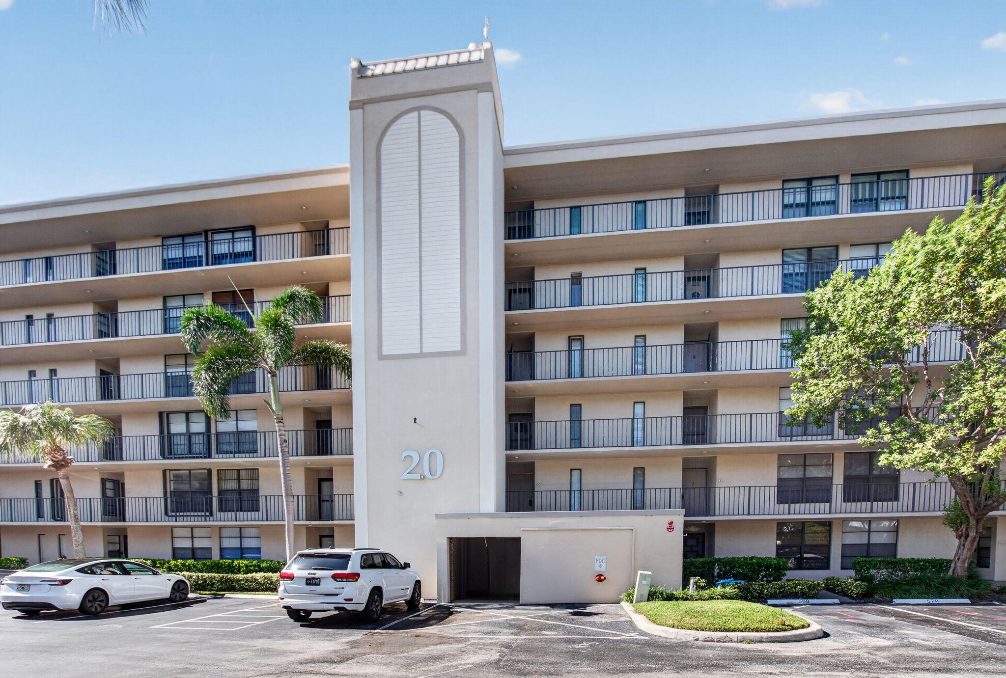 20 ROYAL PALM Way 301