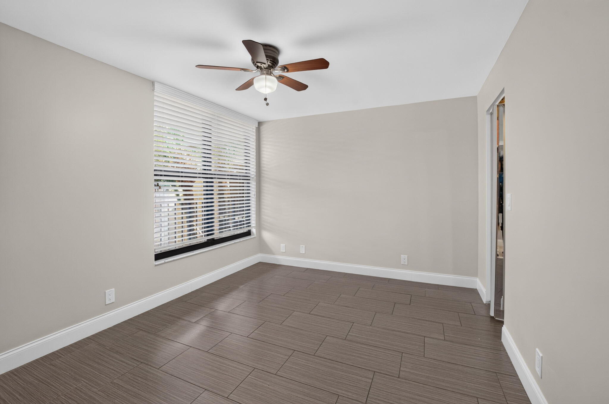 20 ROYAL PALM Way 301