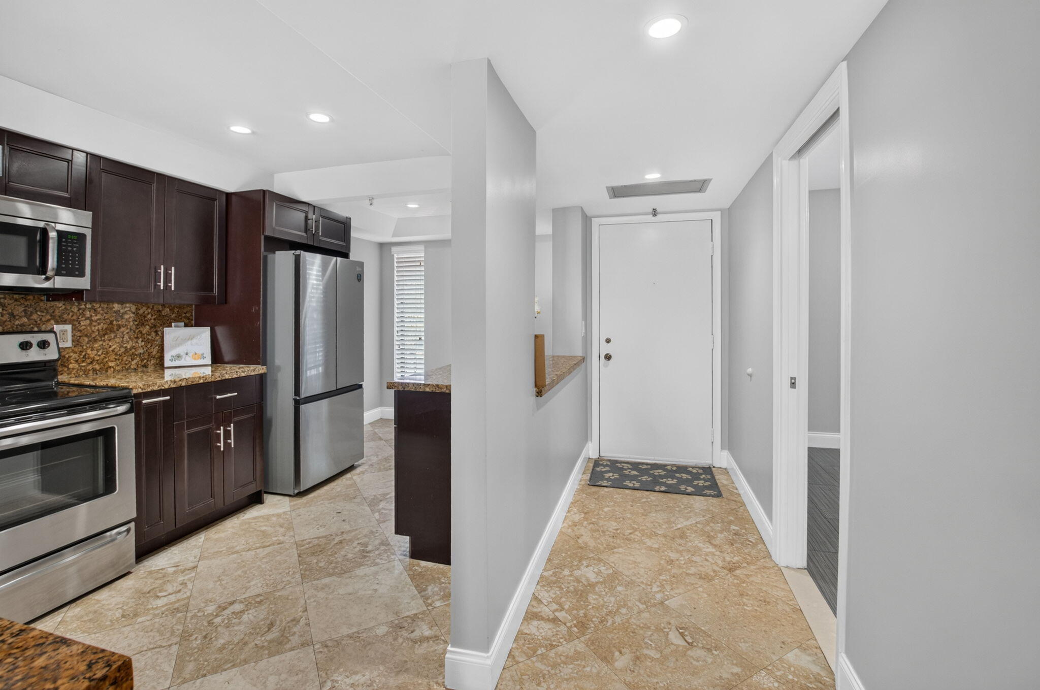 20 ROYAL PALM Way 301