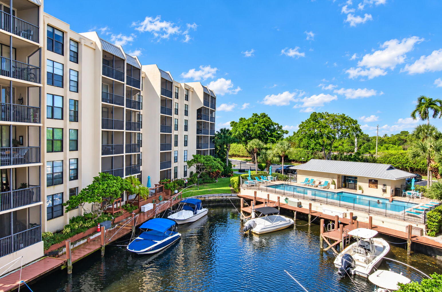 20 ROYAL PALM Way 301