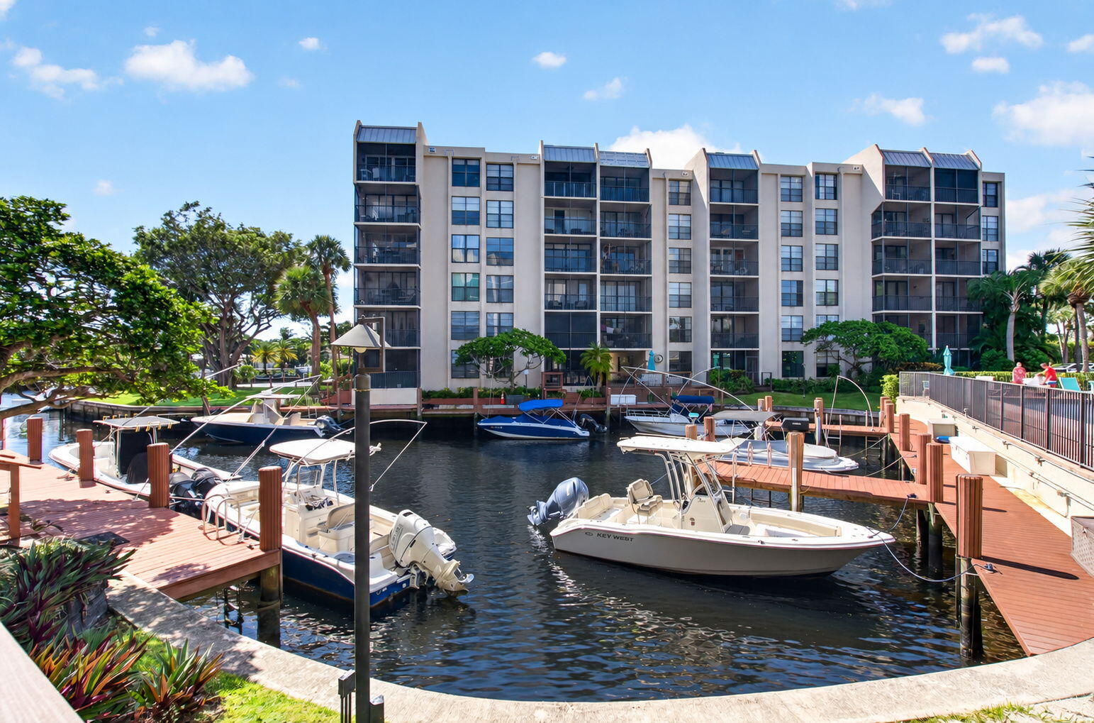 20 ROYAL PALM Way 301