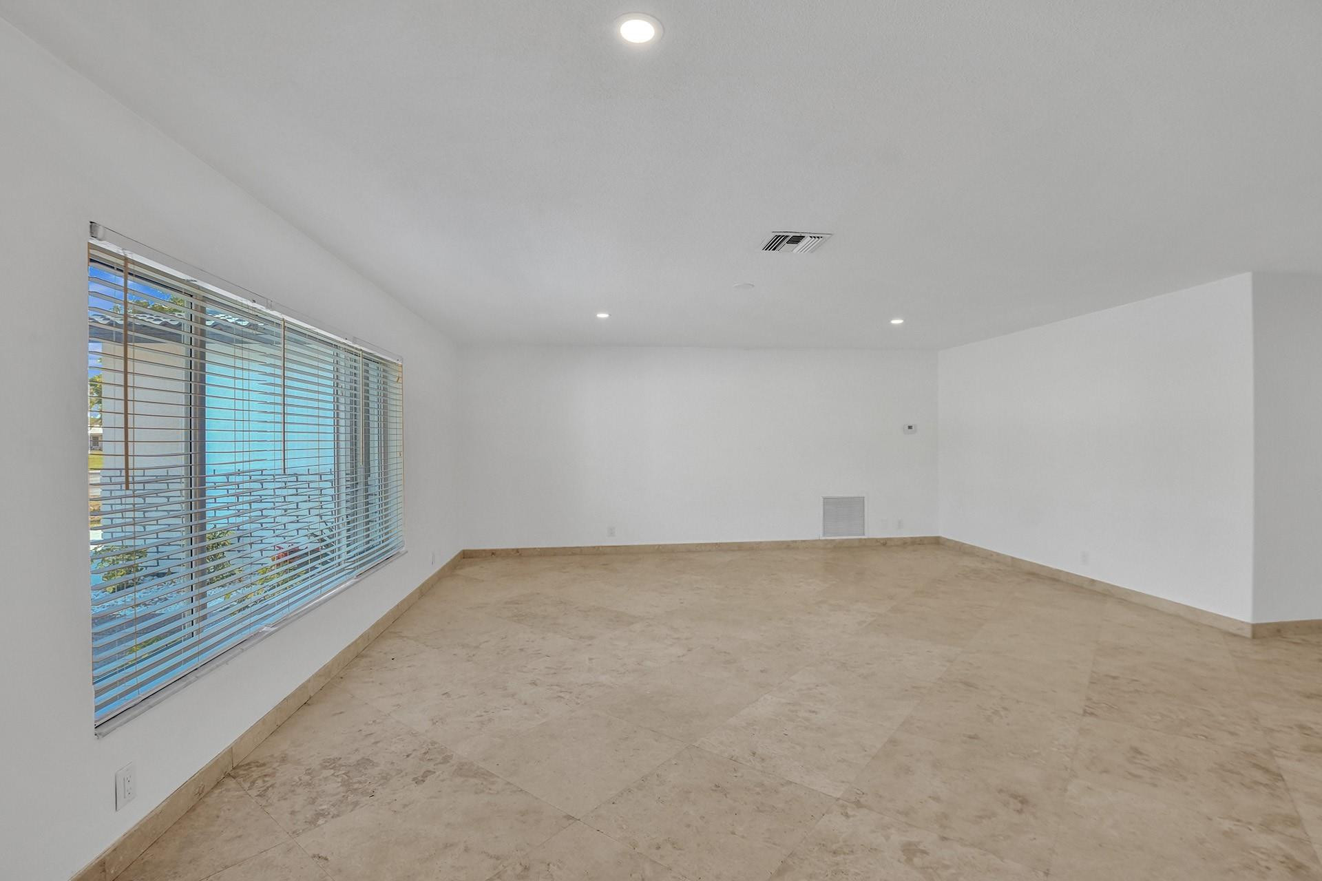 1101 NE 4th Ave