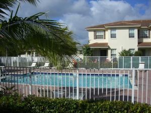 106 S Longport Circle 14c