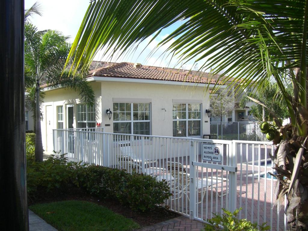 106 S Longport Circle 14c