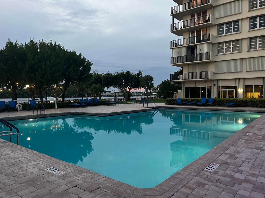 2121 N Ocean Boulevard 609w