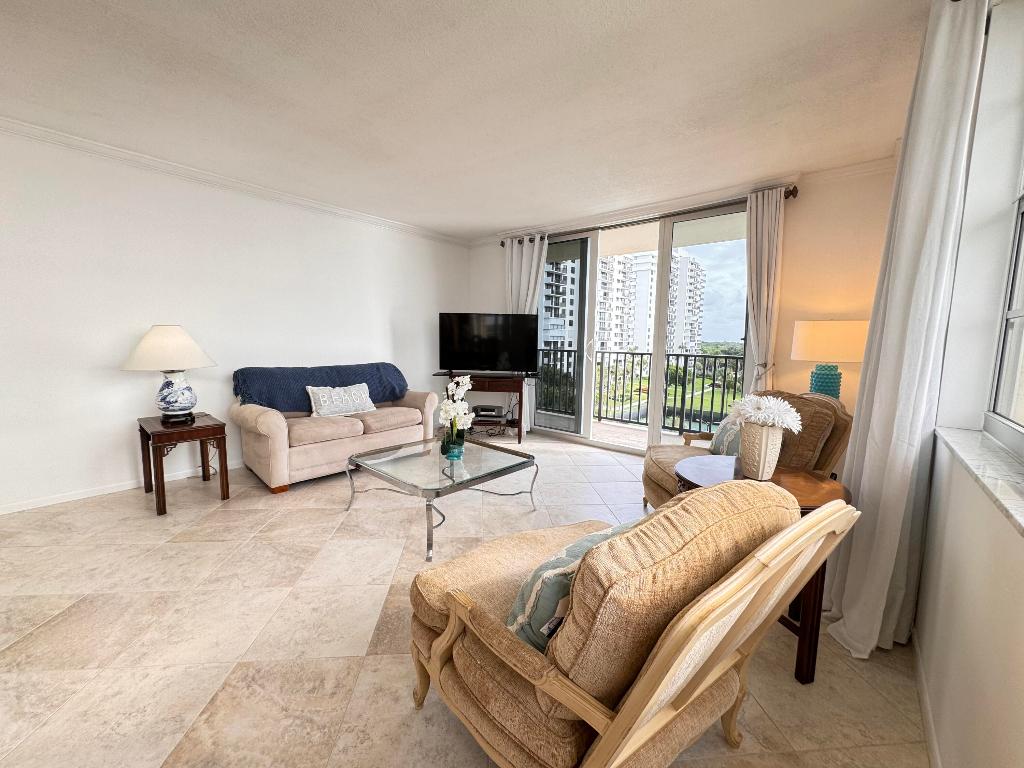 2121 N Ocean Boulevard 609w