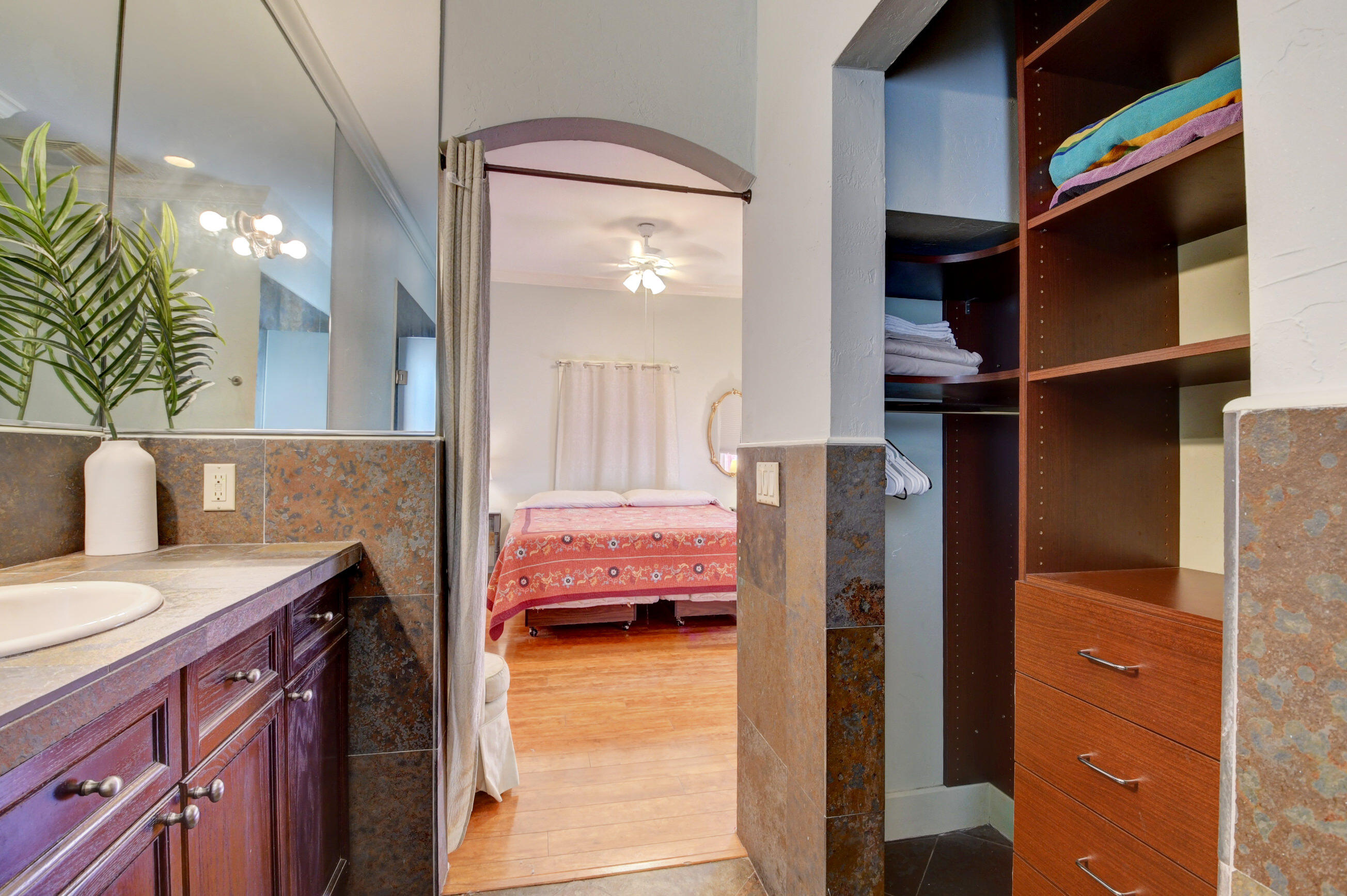 219 S Swinton Avenue