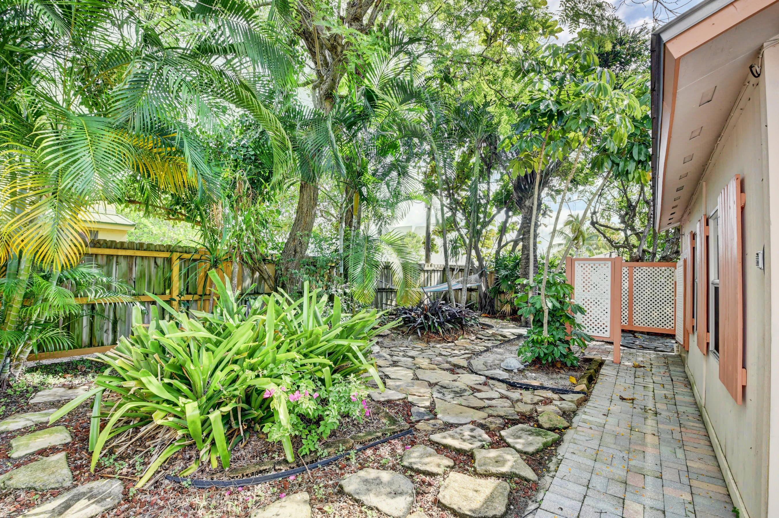 219 S Swinton Avenue