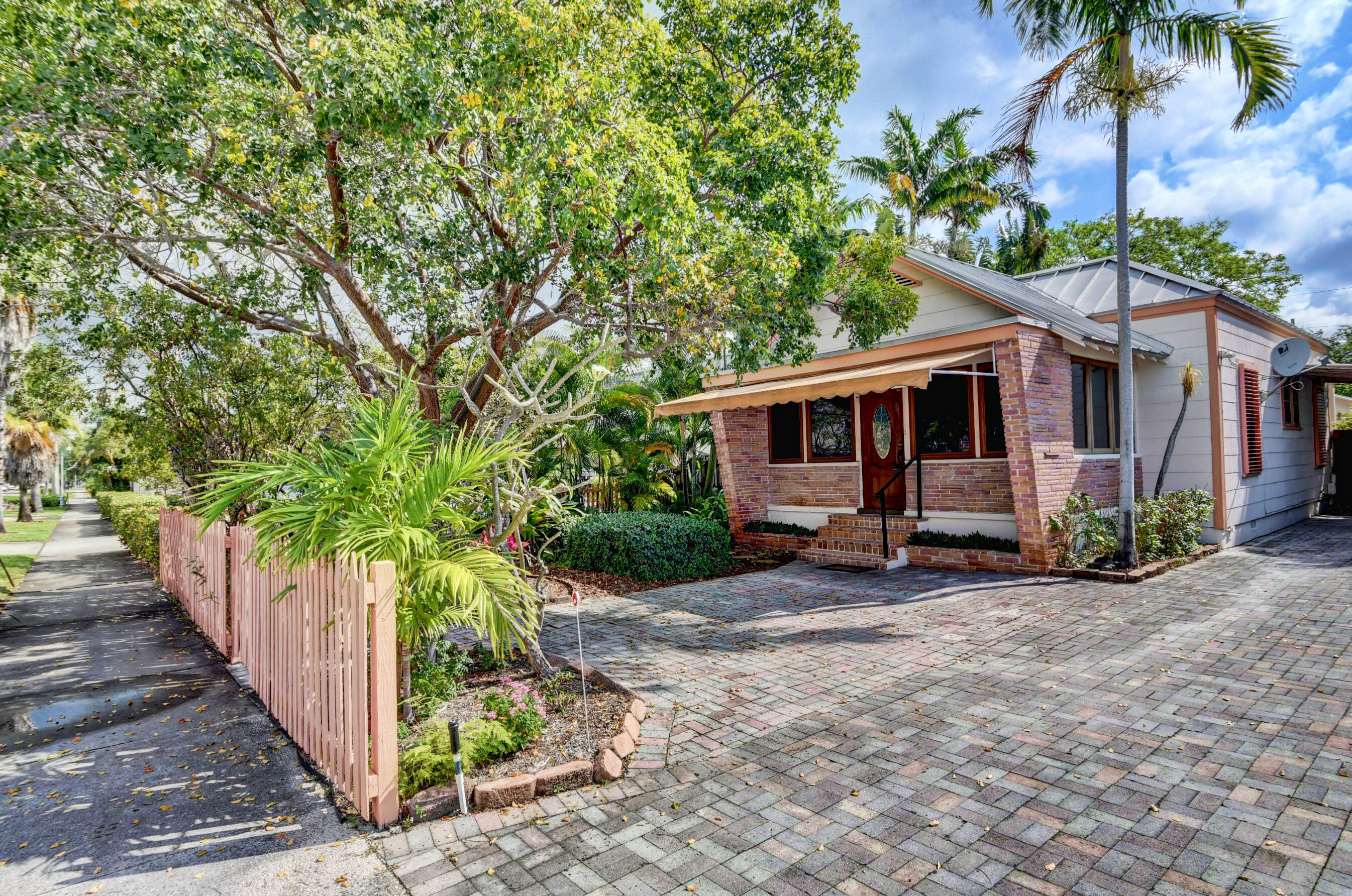 219 S Swinton Avenue