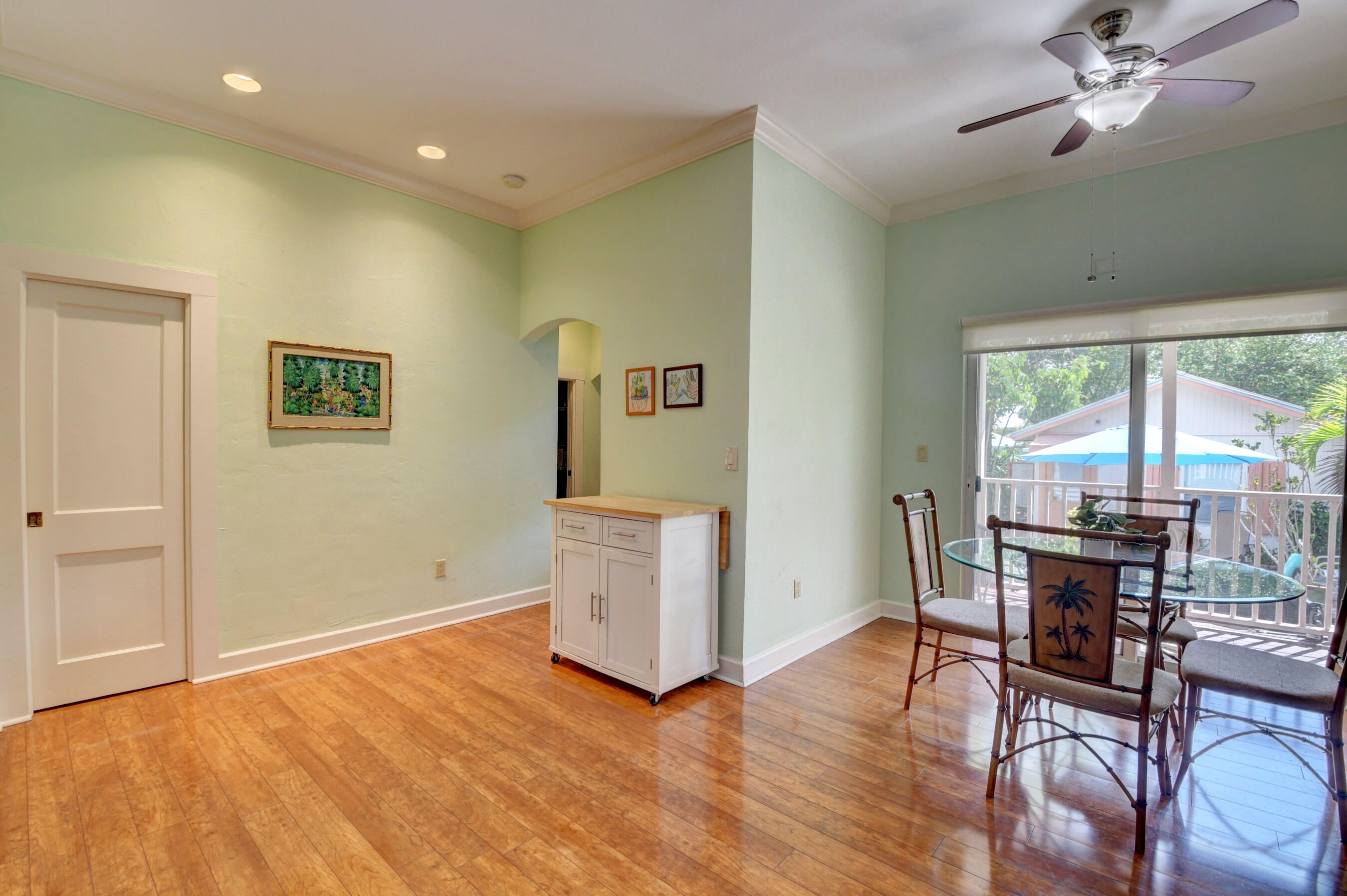 219 S Swinton Avenue