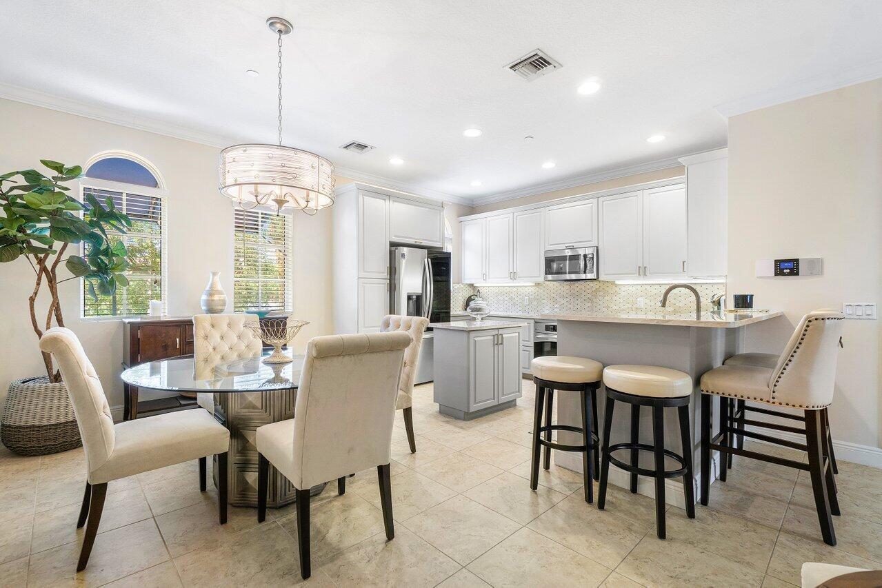809 Estancia Way