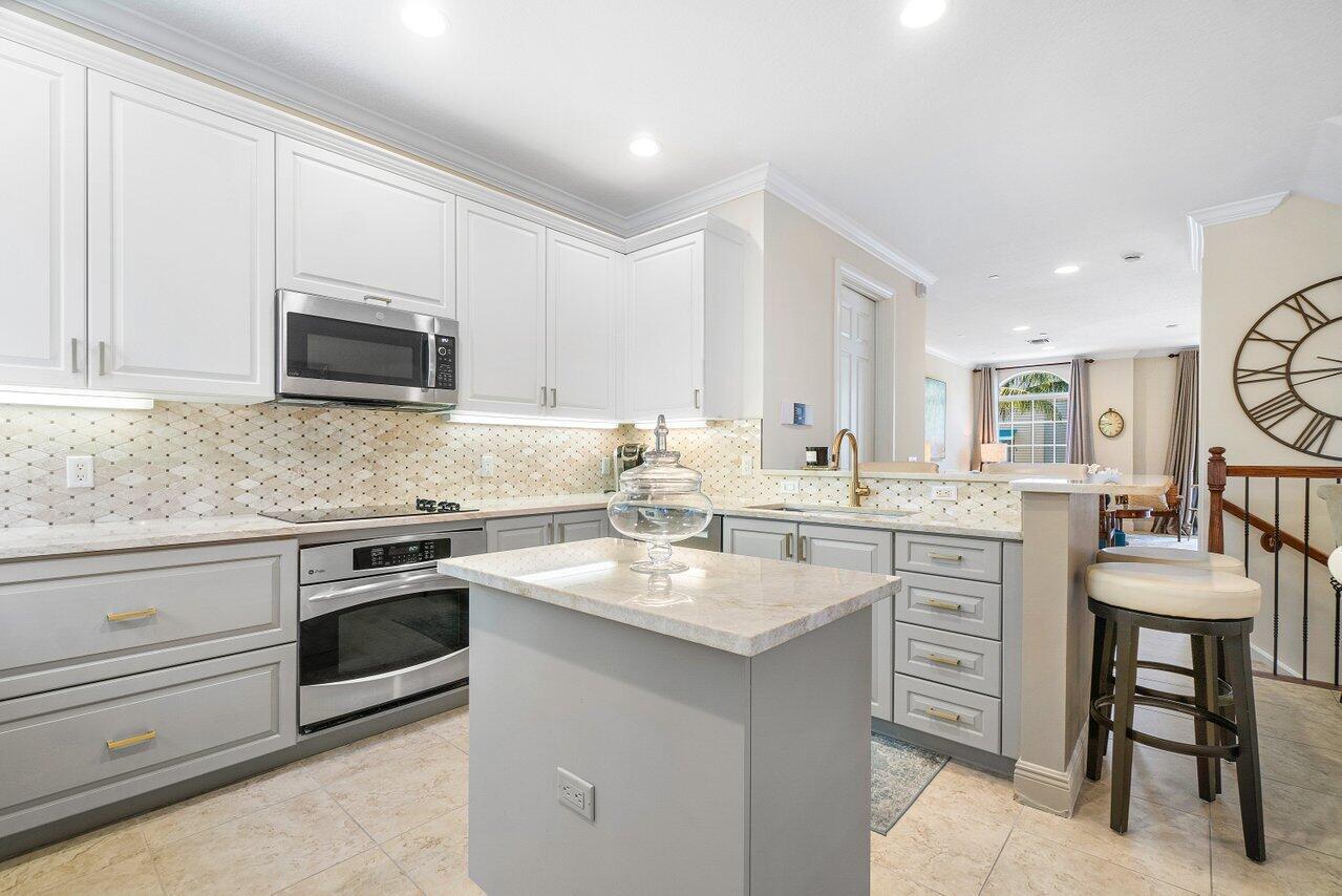 809 Estancia Way