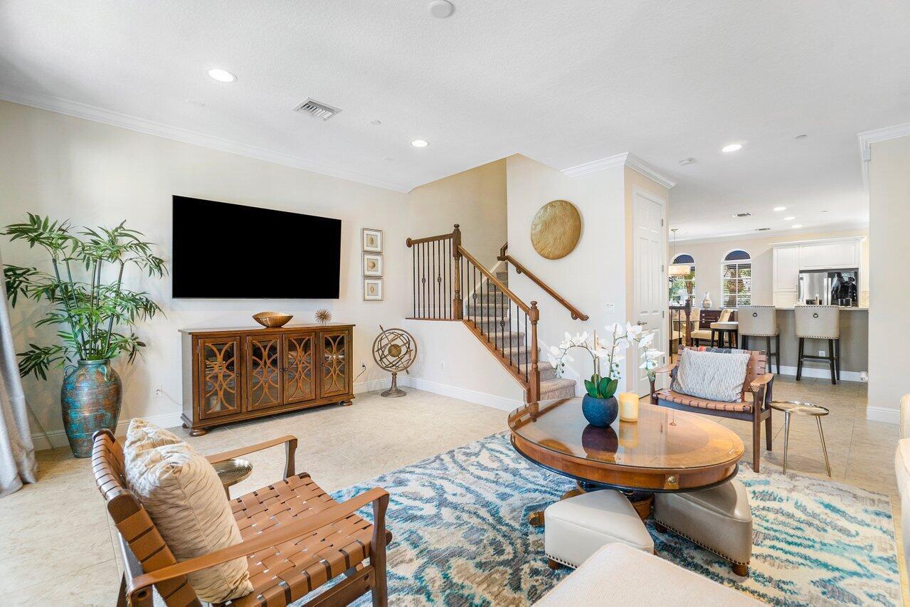 809 Estancia Way