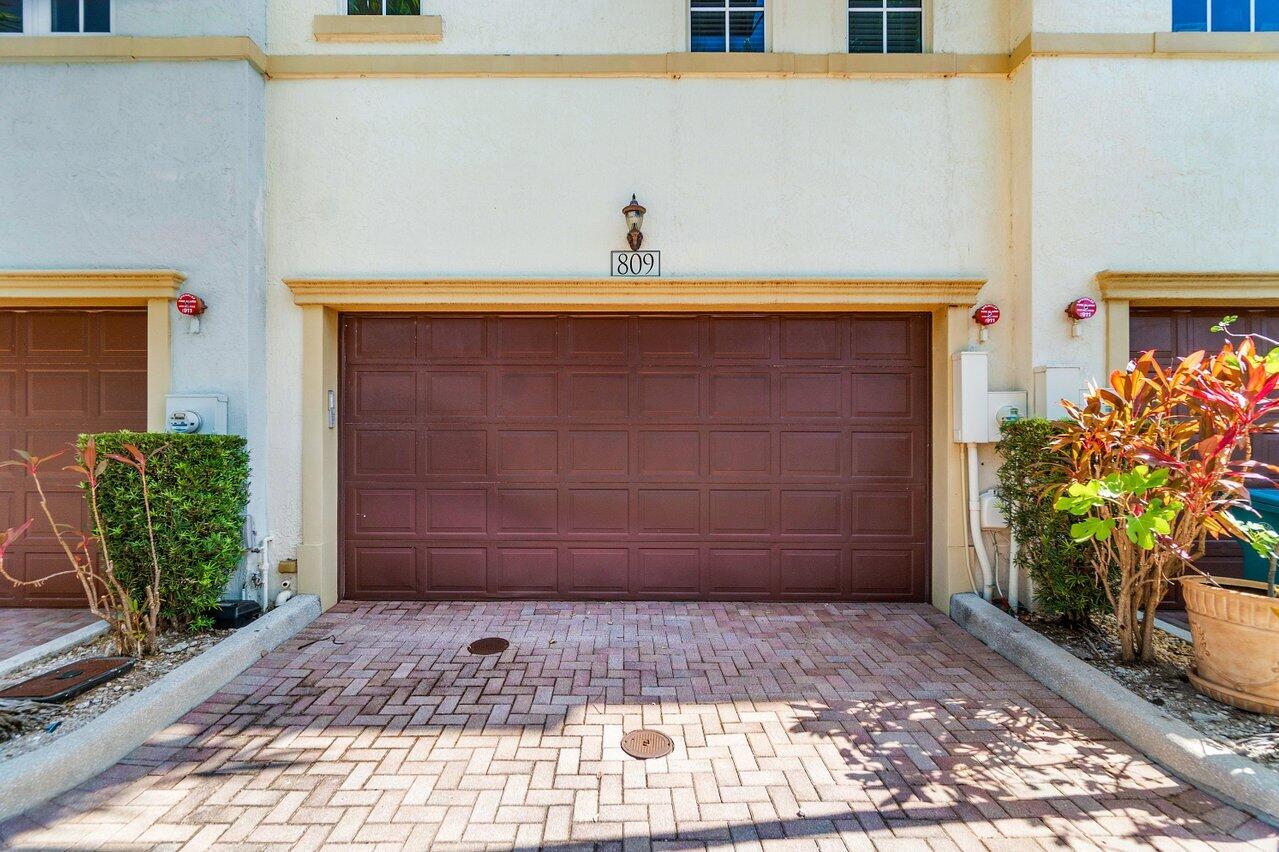809 Estancia Way