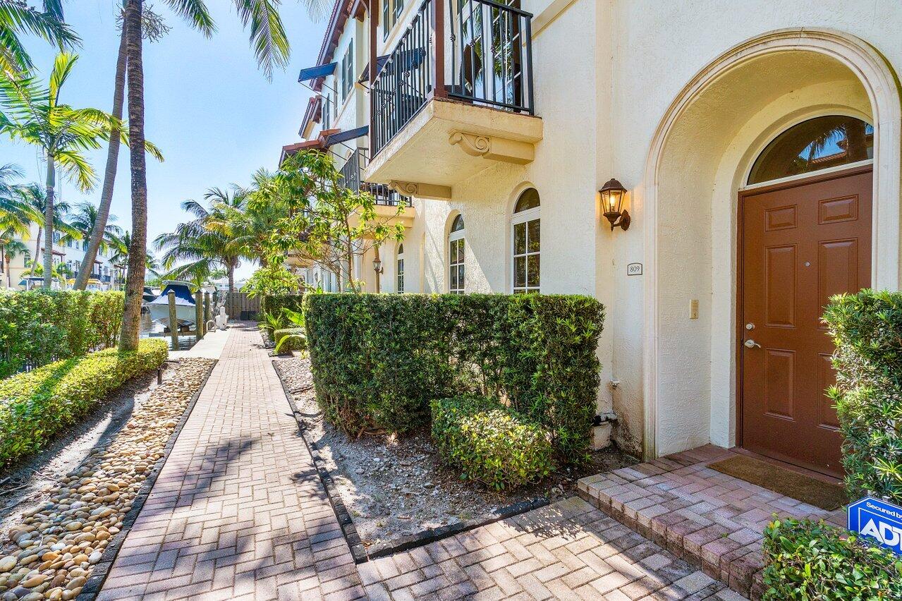 809 Estancia Way