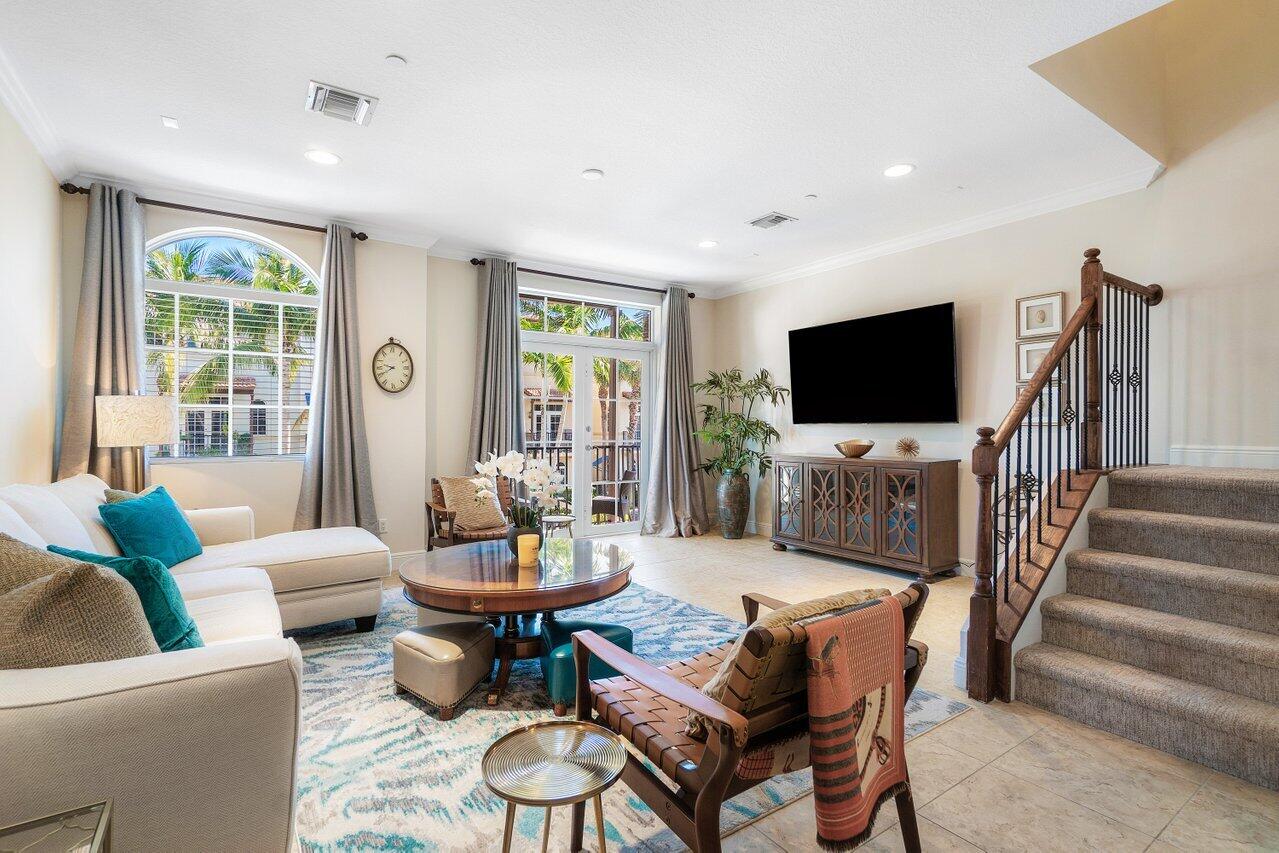 809 Estancia Way