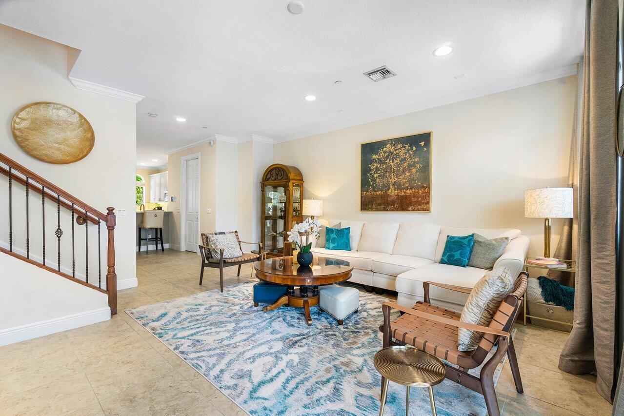 809 Estancia Way