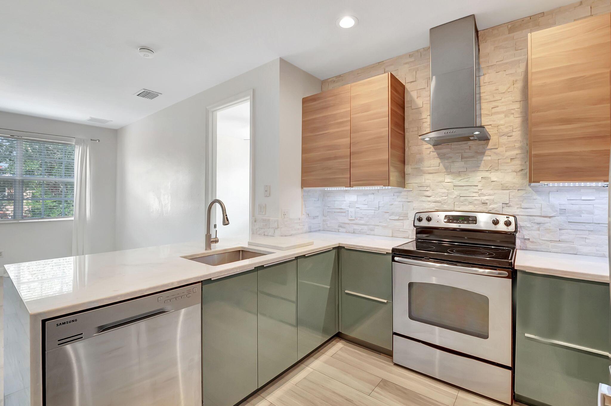 118 N Longport Circle D1