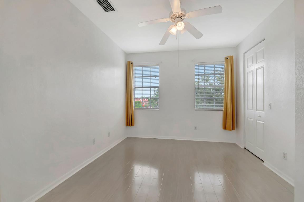 118 N Longport Circle D1