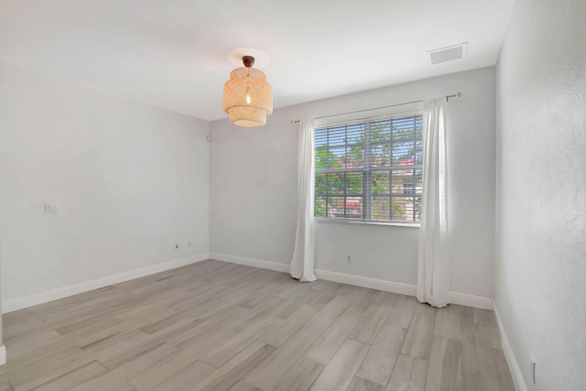 118 N Longport Circle D1