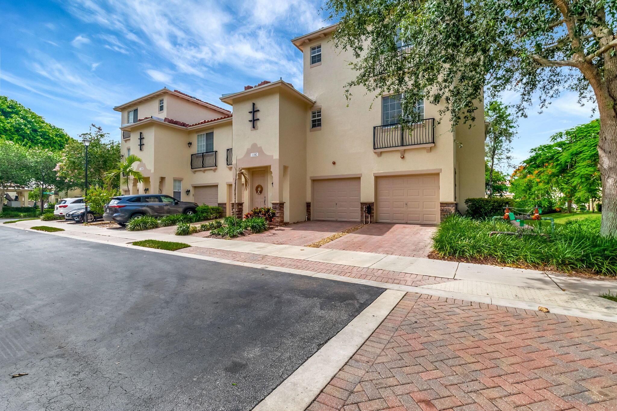 118 N Longport Circle D1