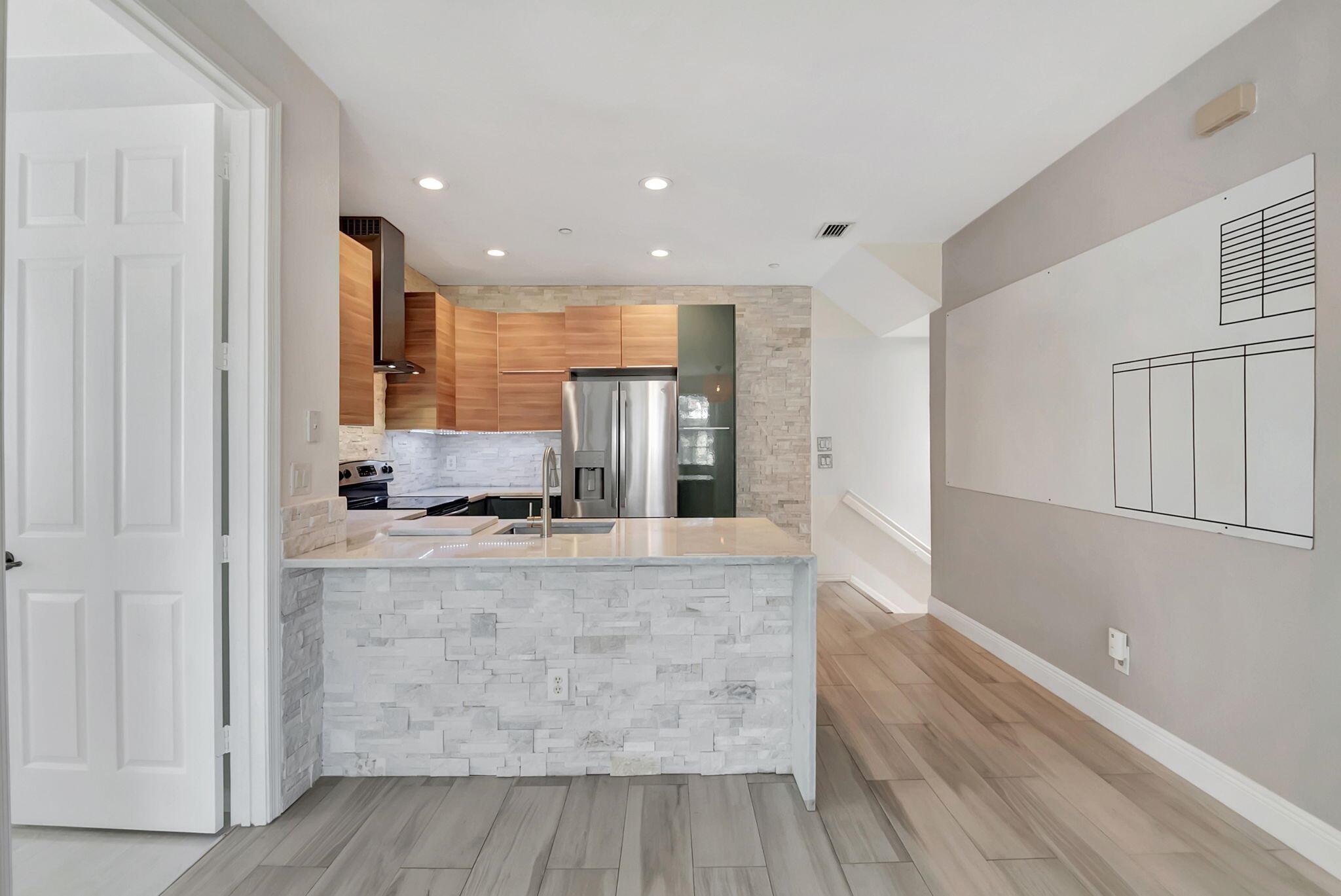 118 N Longport Circle D1