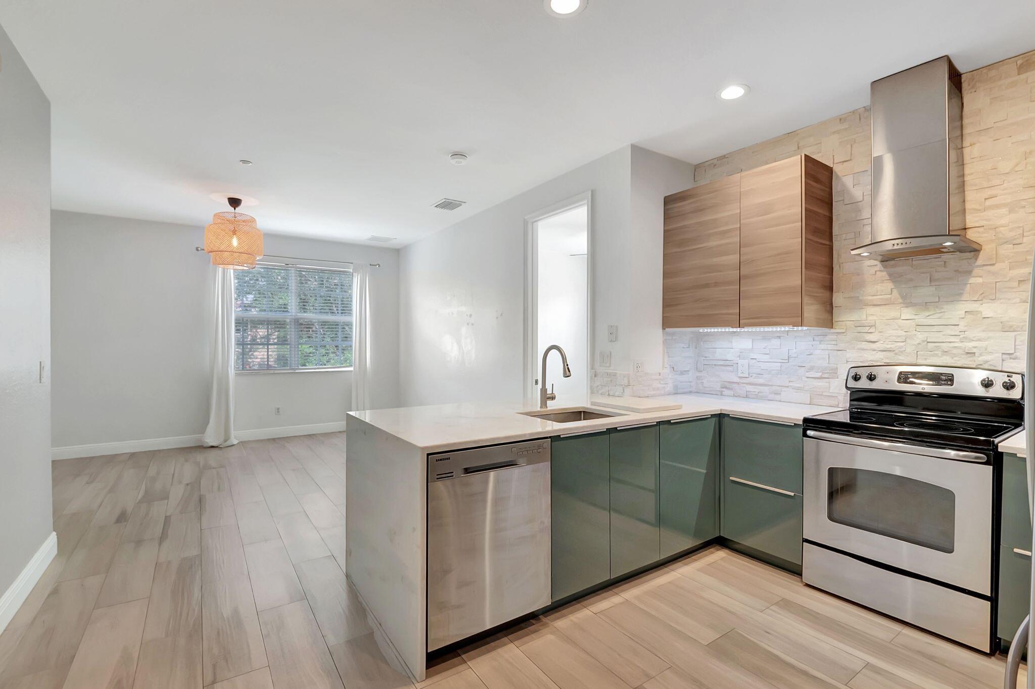 118 N Longport Circle D1