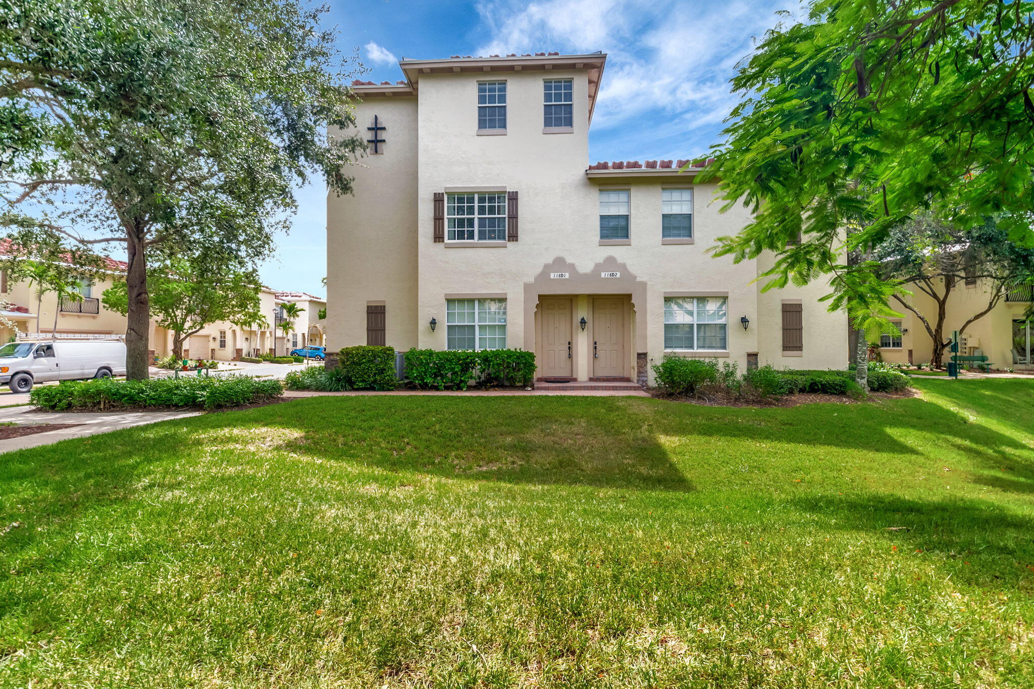 118 N Longport Circle D1