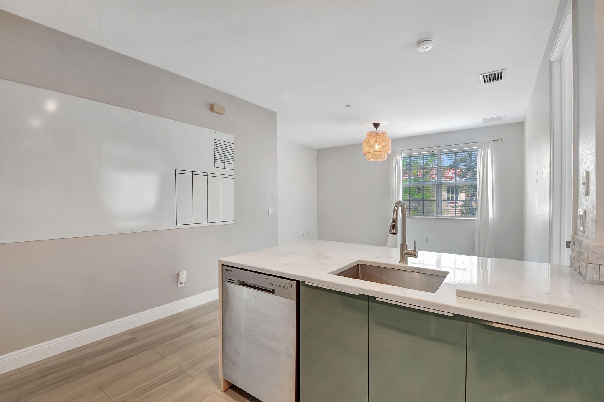 118 N Longport Circle D1