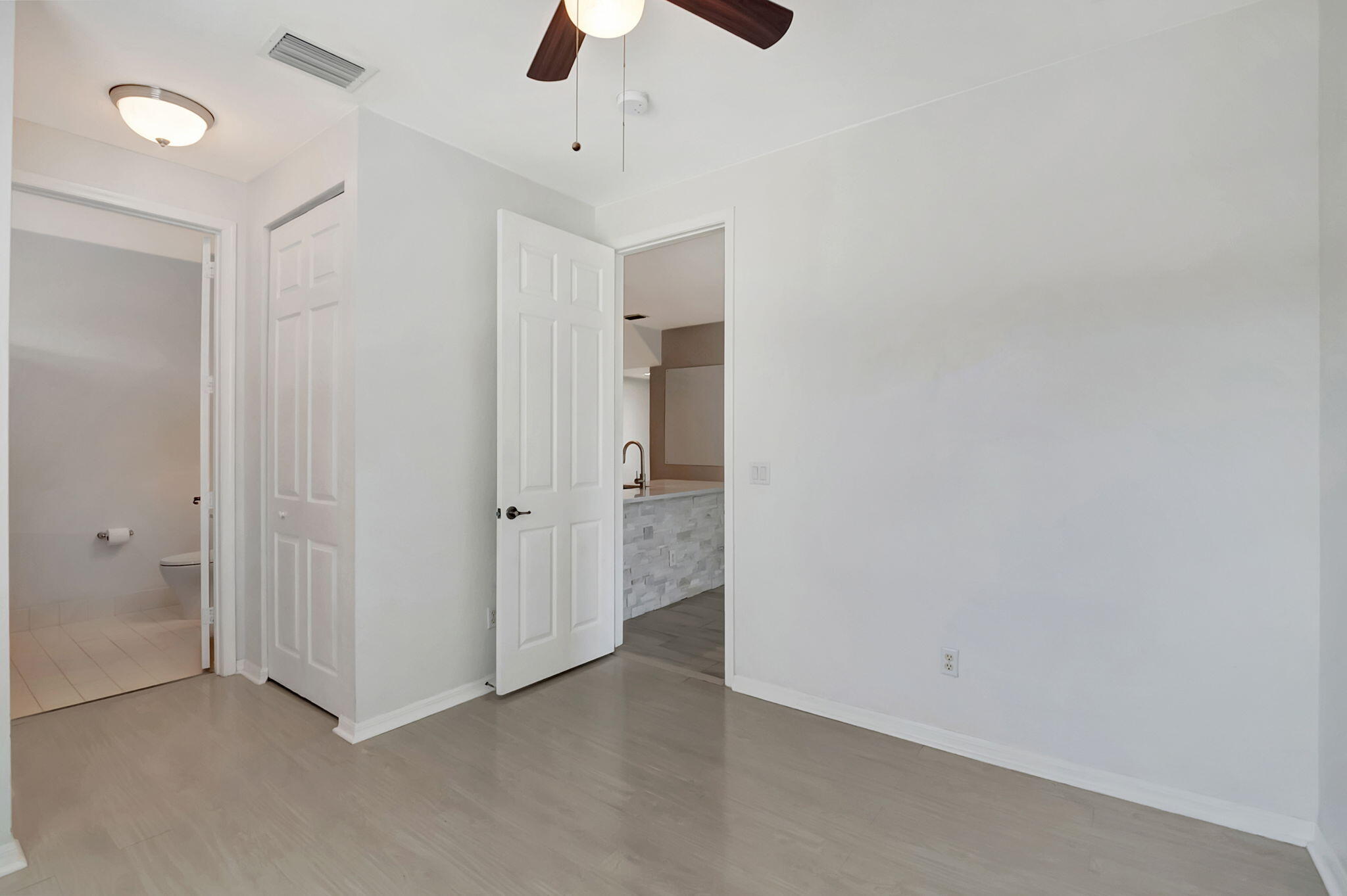 118 N Longport Circle D1