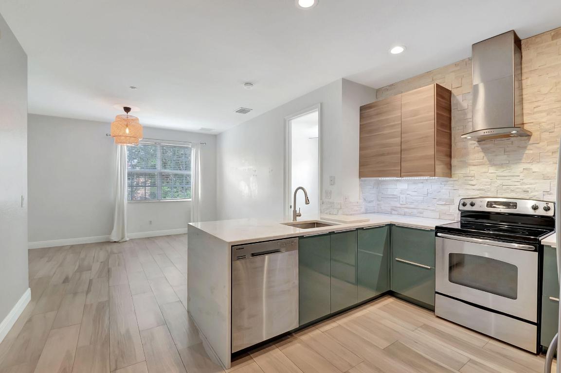 118 N Longport Circle D1