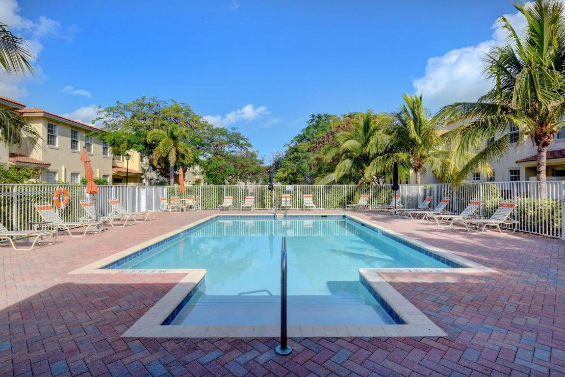 118 N Longport Circle D1