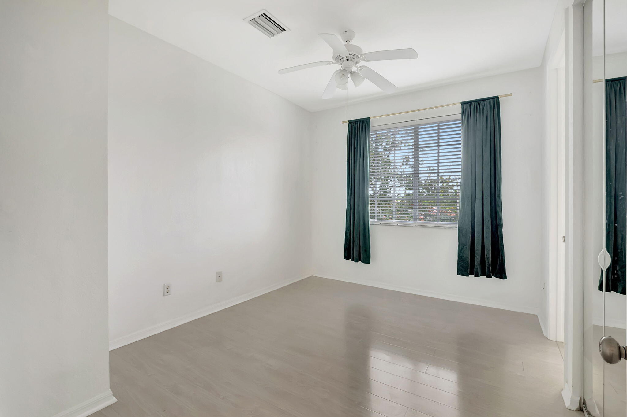 118 N Longport Circle D1