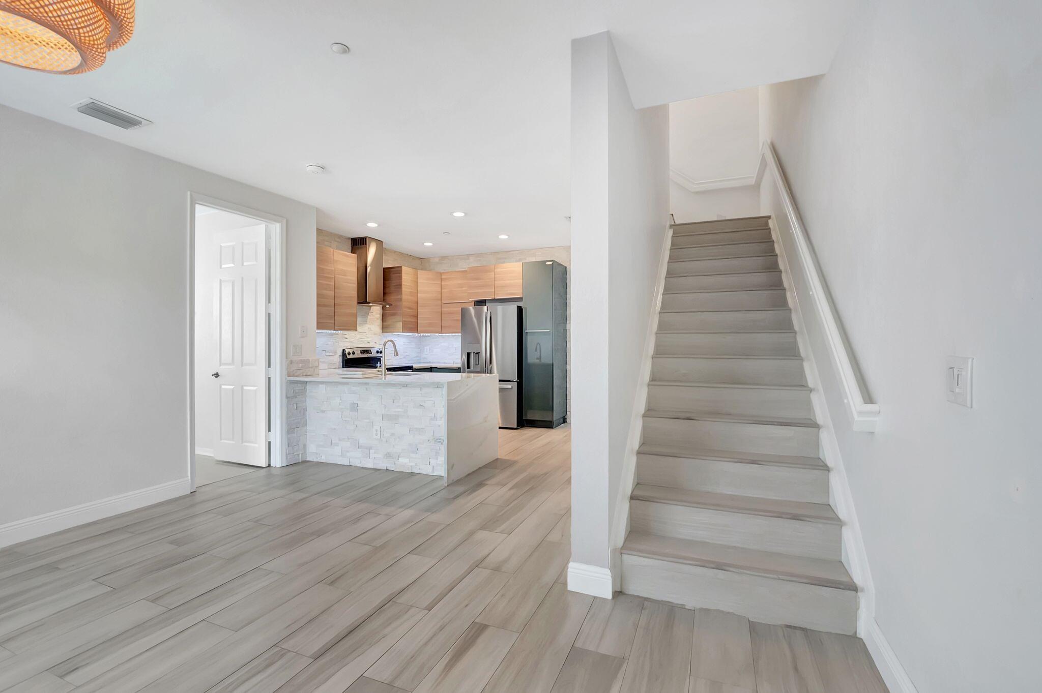 118 N Longport Circle D1