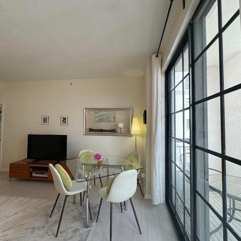 233 S Federal Hwy Highway 704