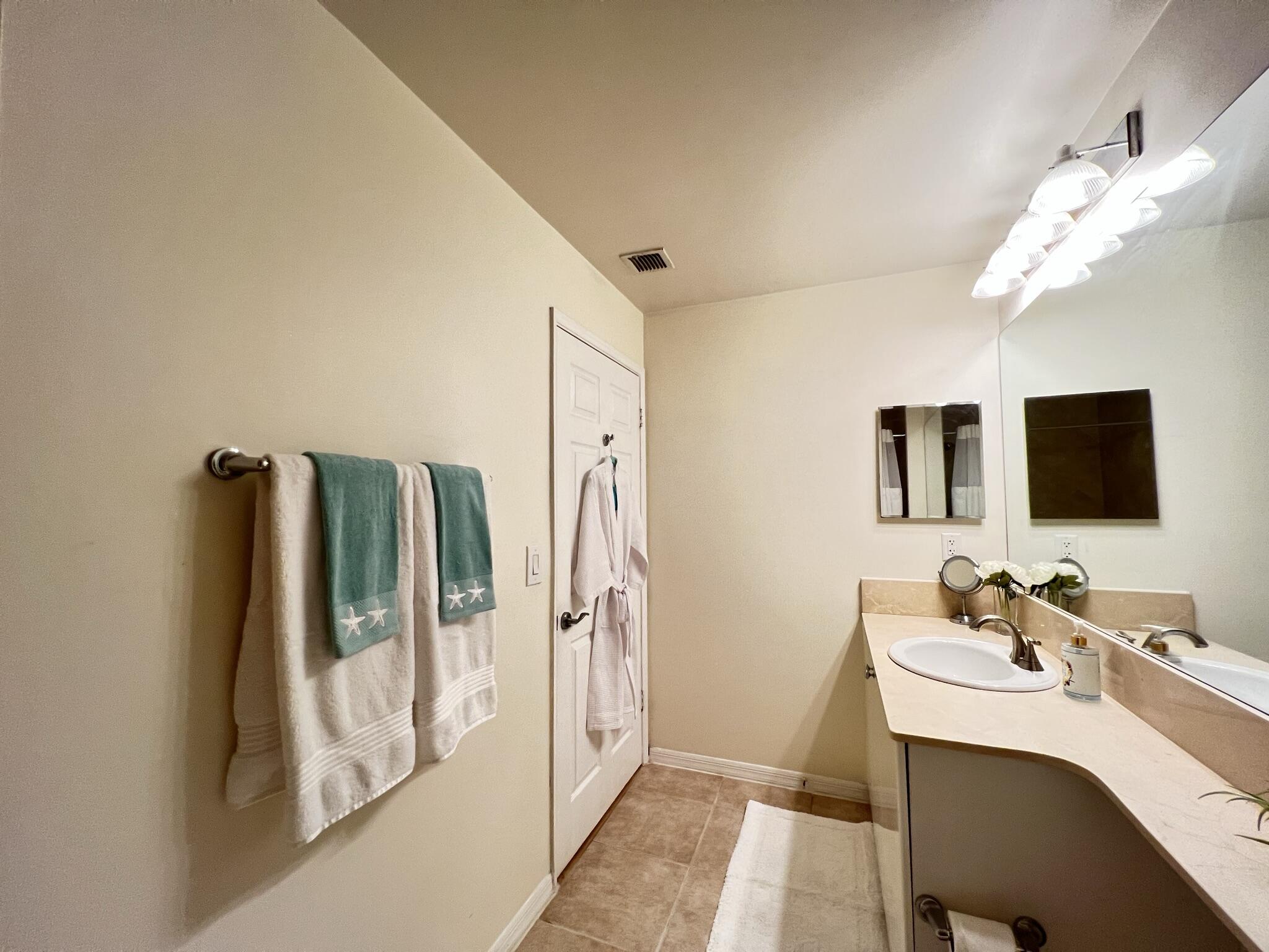 233 S Federal Hwy Highway 704