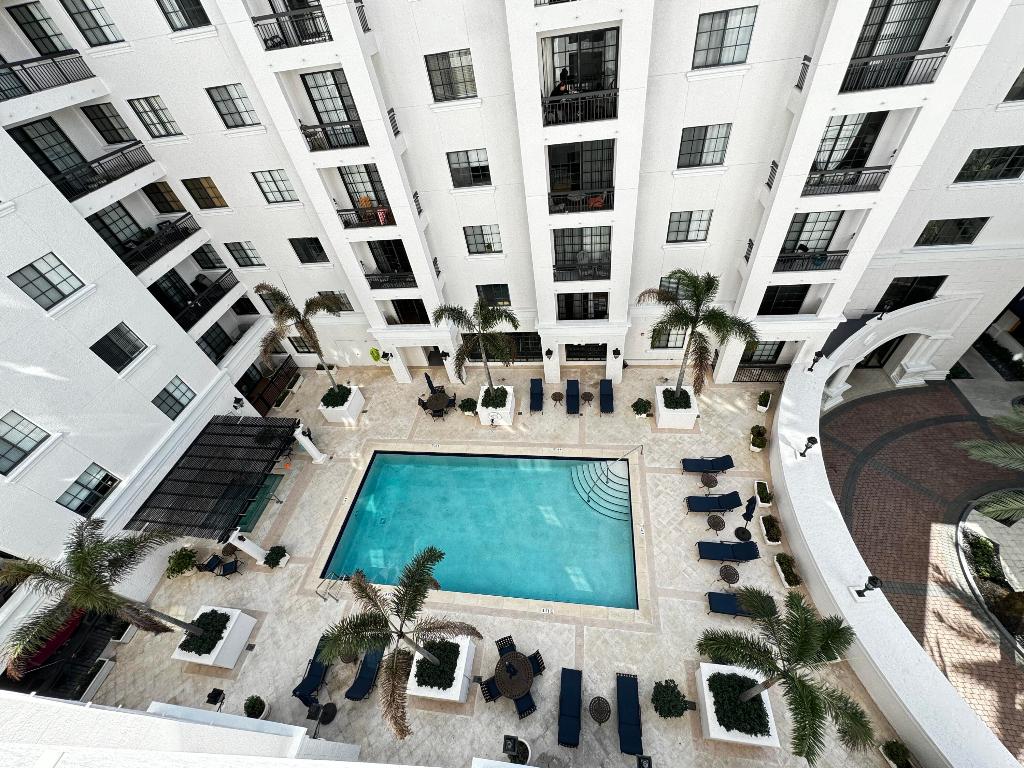 233 S Federal Hwy Highway 704