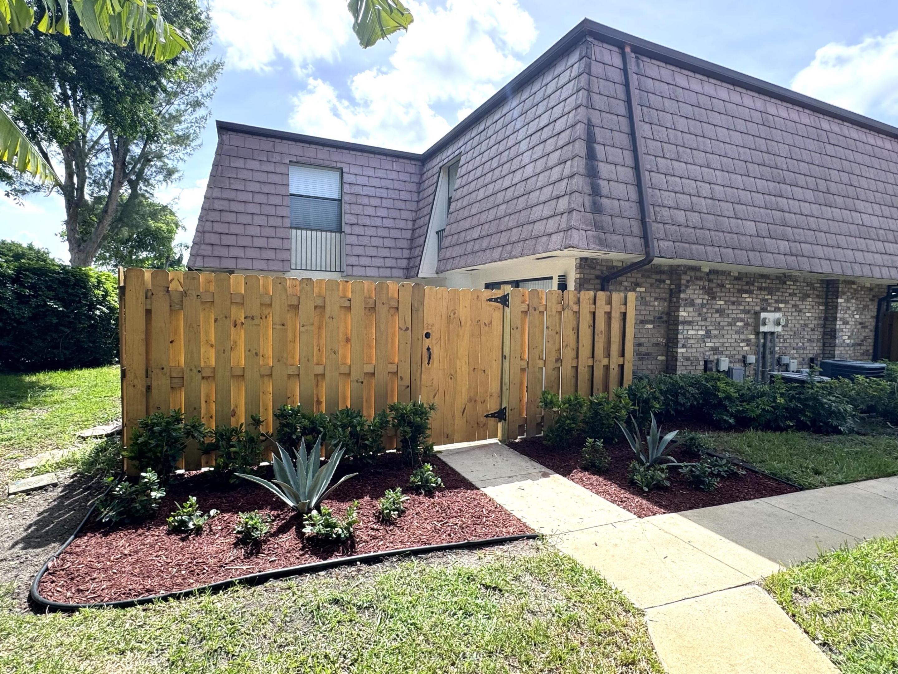 7652 Courtyard Run W