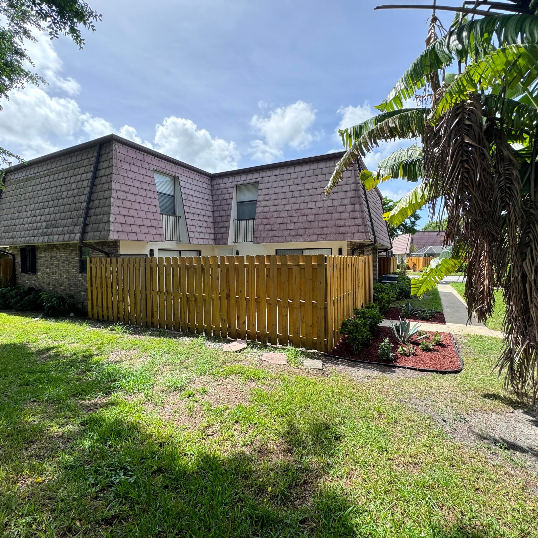 7652 Courtyard Run W