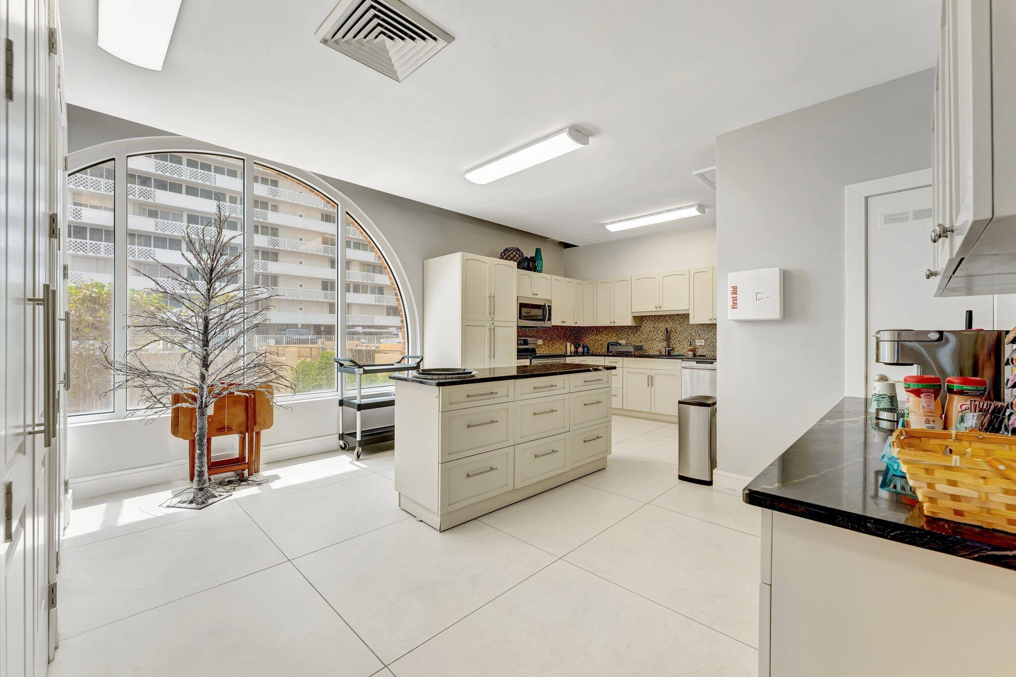 1180 S Ocean Boulevard 15b