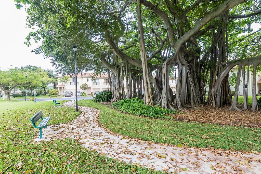 106 S Longport Circle 14d