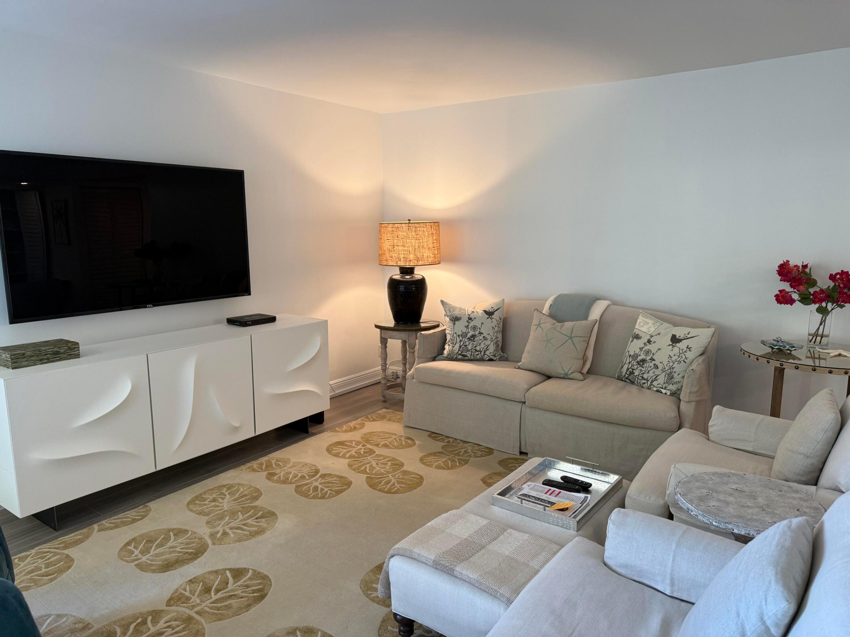 2255 Lindell Boulevard 4310