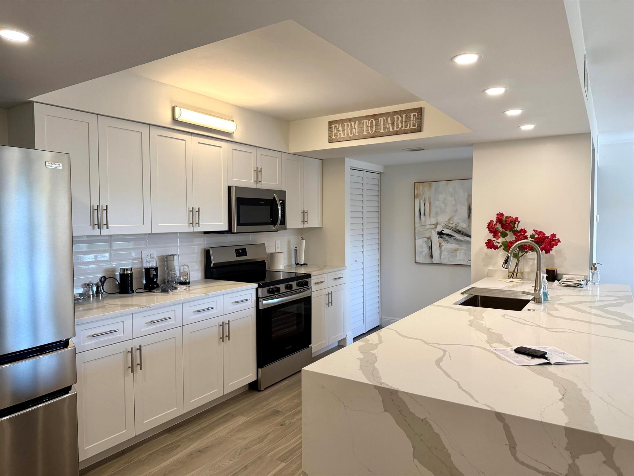 2255 Lindell Boulevard 4310