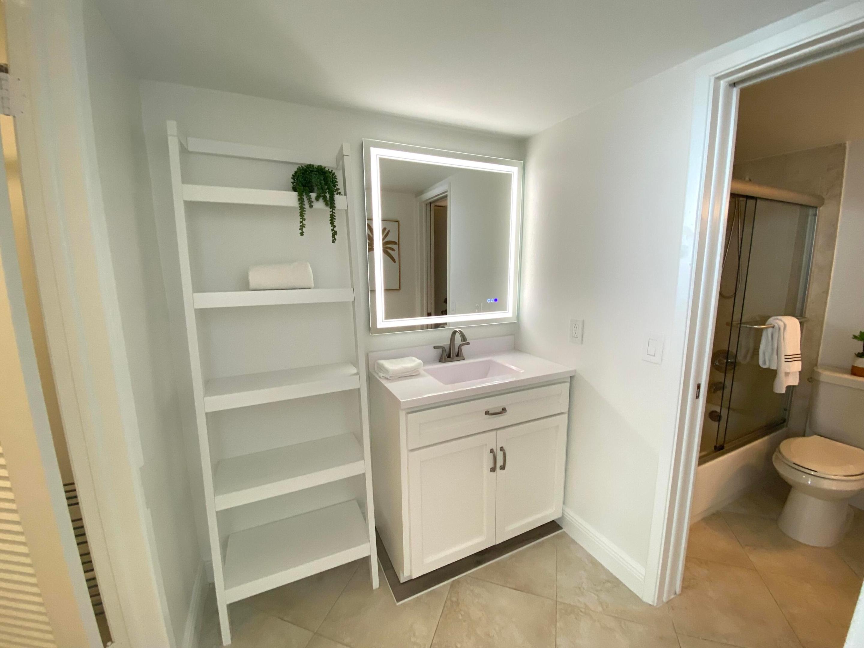 2255 Lindell Boulevard 4310