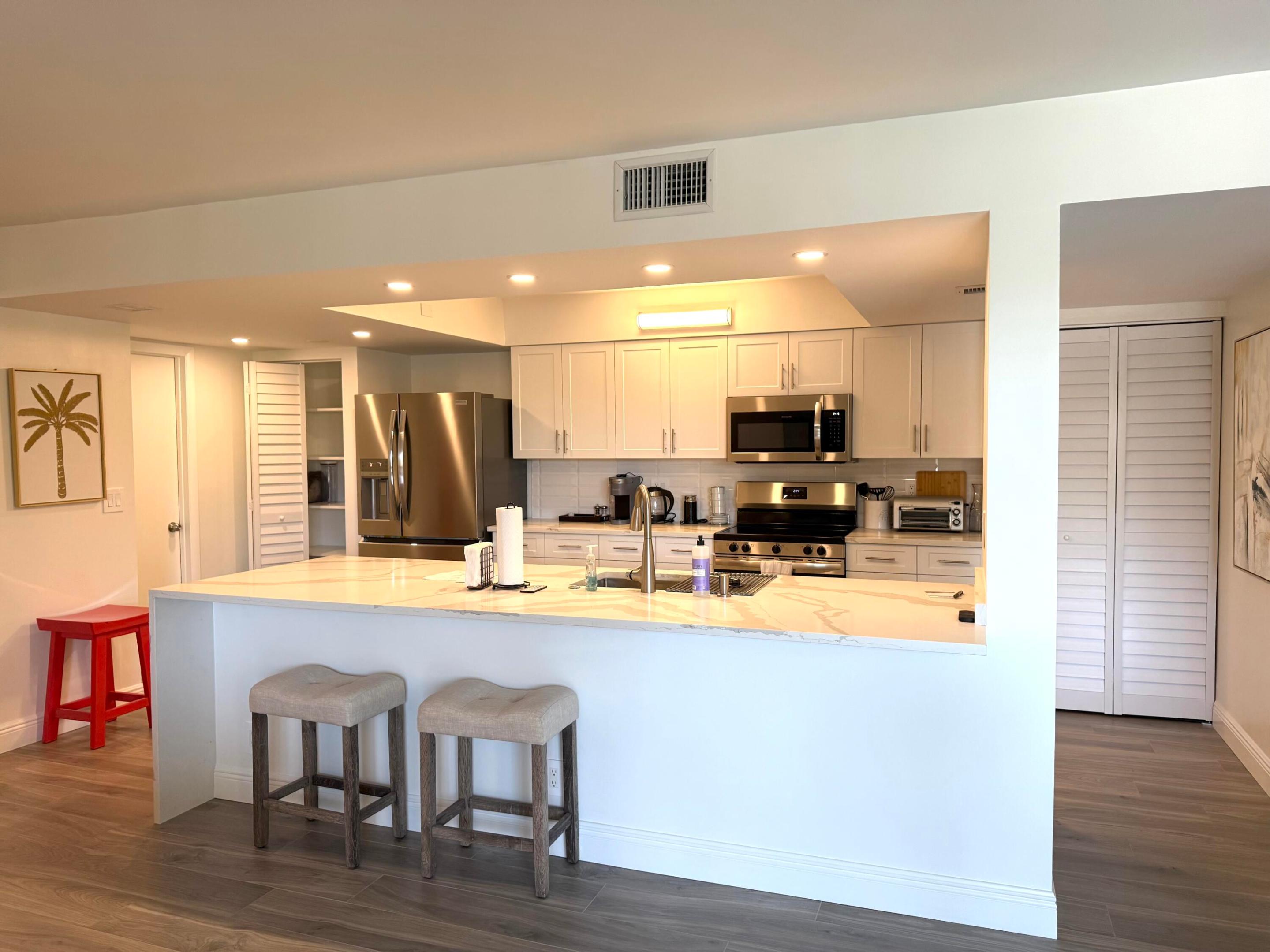 2255 Lindell Boulevard 4310