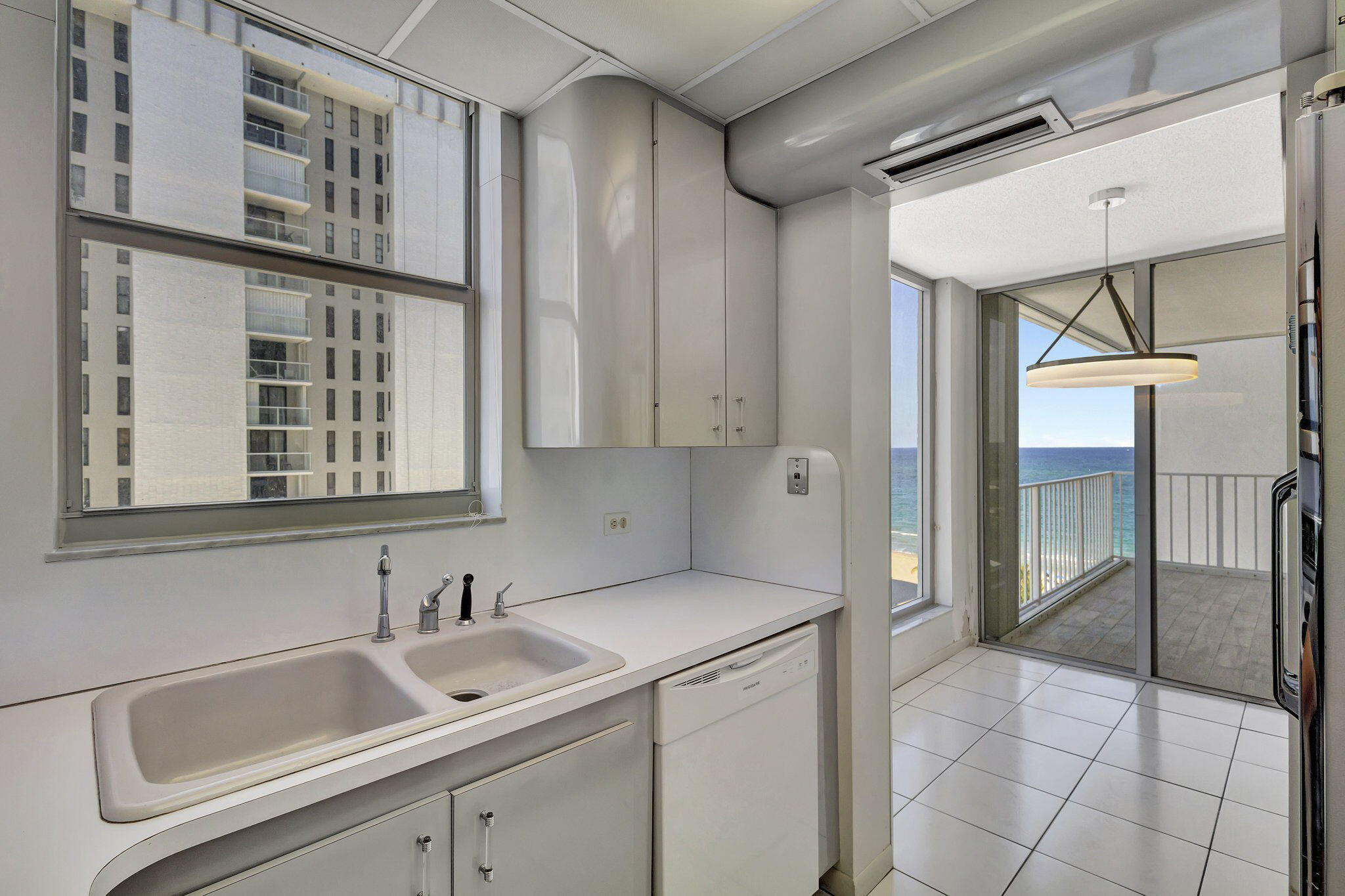 1010 S Ocean Boulevard 914