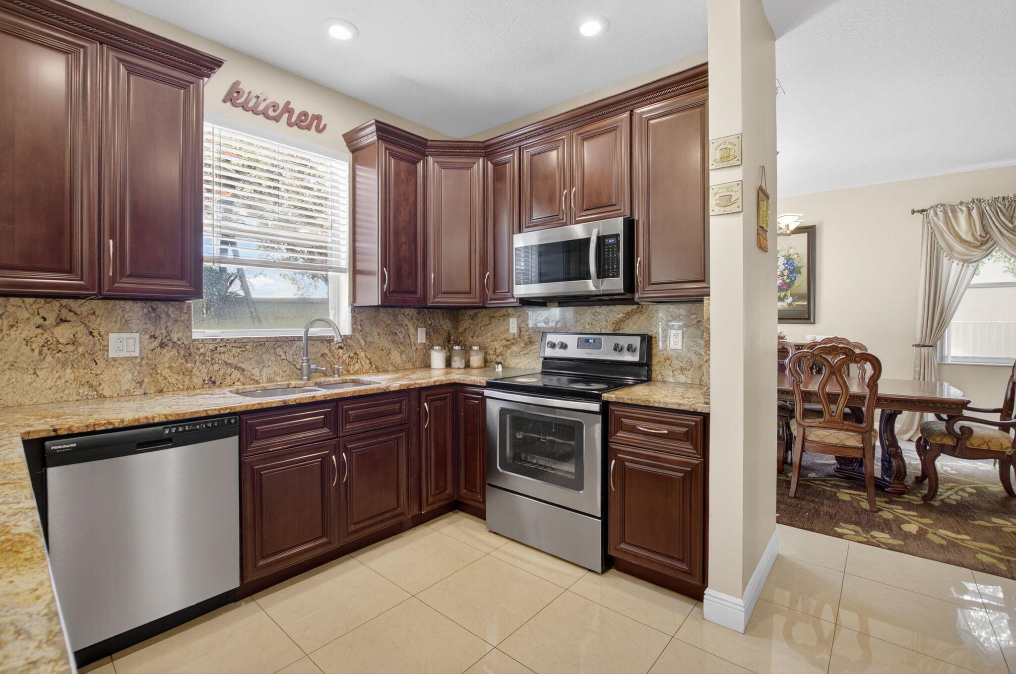 4426 NW 41 Place