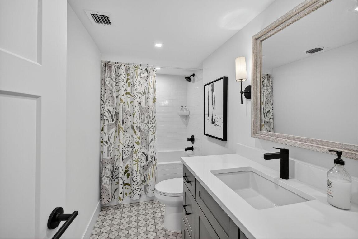 1180 S Ocean Boulevard 11d