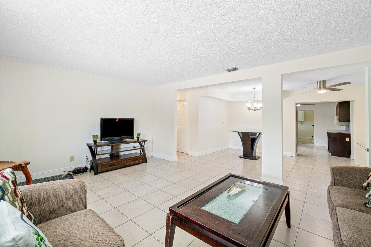 612 S Swinton Avenue