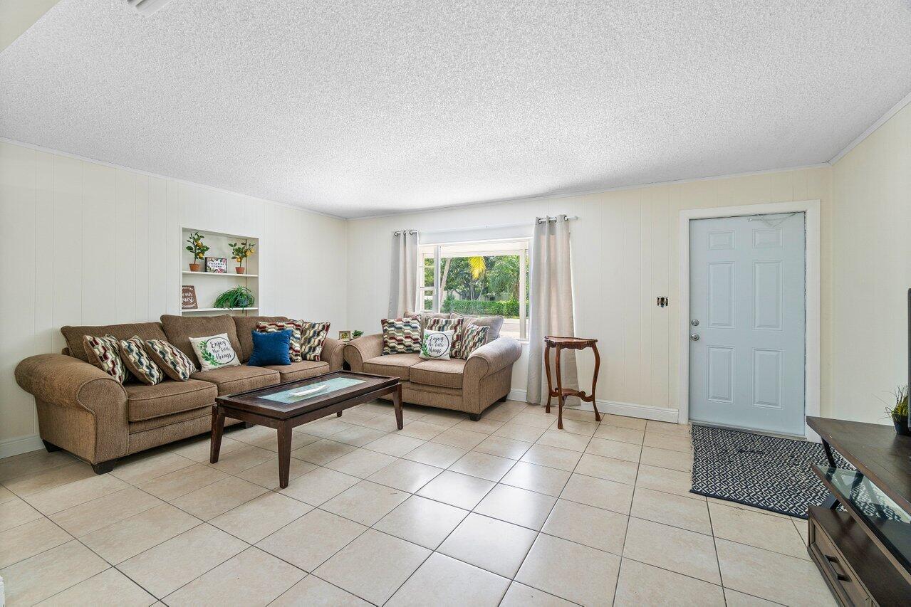 612 S Swinton Avenue